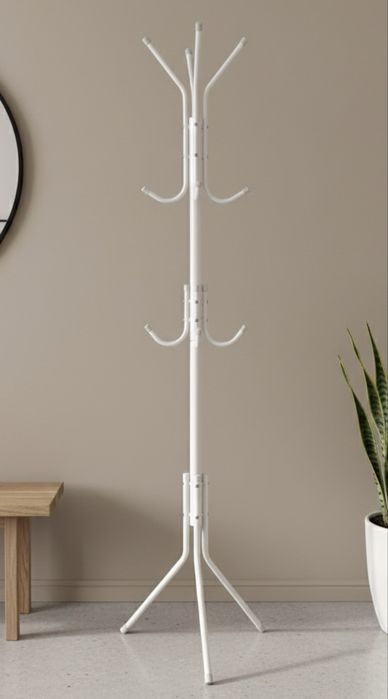 Bialy wieszak stojacy