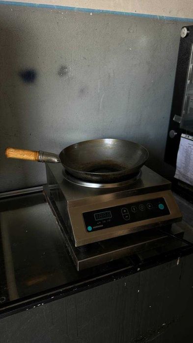 Індукційна плита Wok Hurakan + сковорідка – 4 500 грн