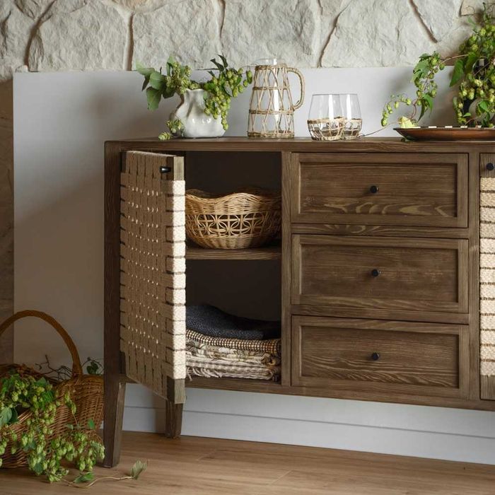 Komoda drewniana z plecionką jutową w stylu farmhouse,  retro