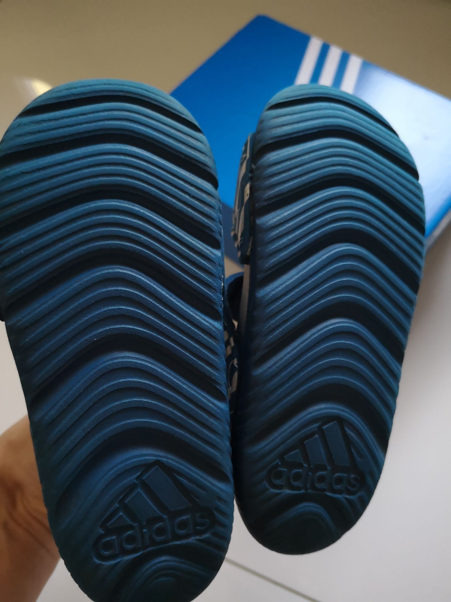 Sandałki adidas jak nowe 25