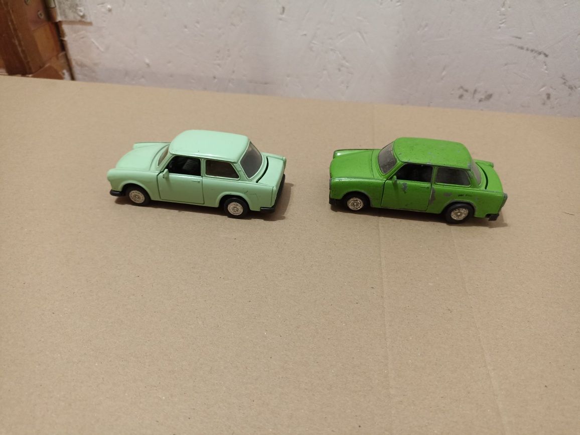 Dwa modele samochodów trabant