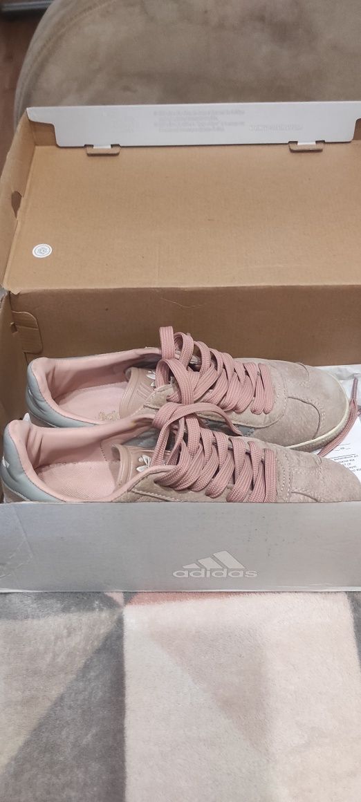 Кроссовки Adidas