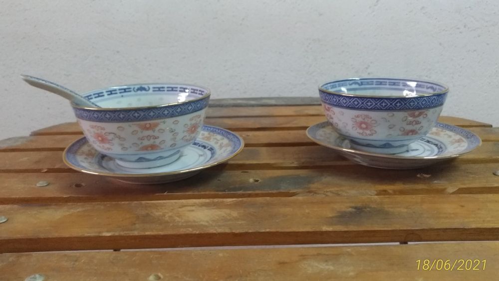 duas taças para comida Chinesa