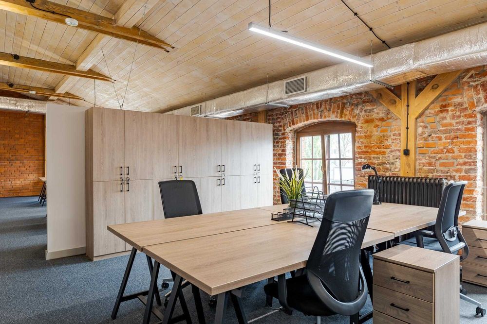 Biuro w wysokim standardzie - umeblowane , parking ,światłowód