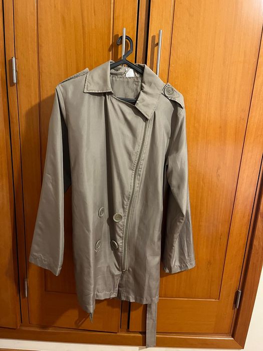 Gabardina nova sem etiqueta
