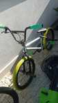 Bicicleta bmx cinzenta
