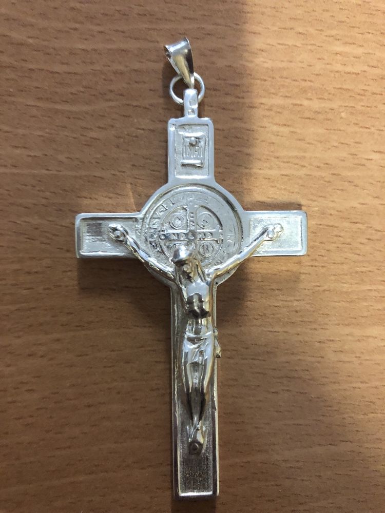 Cruz de Cristo em prata maciça com 50gr e marcas de lei