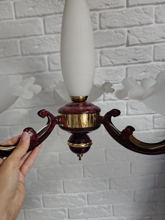 Люстра підвісна.