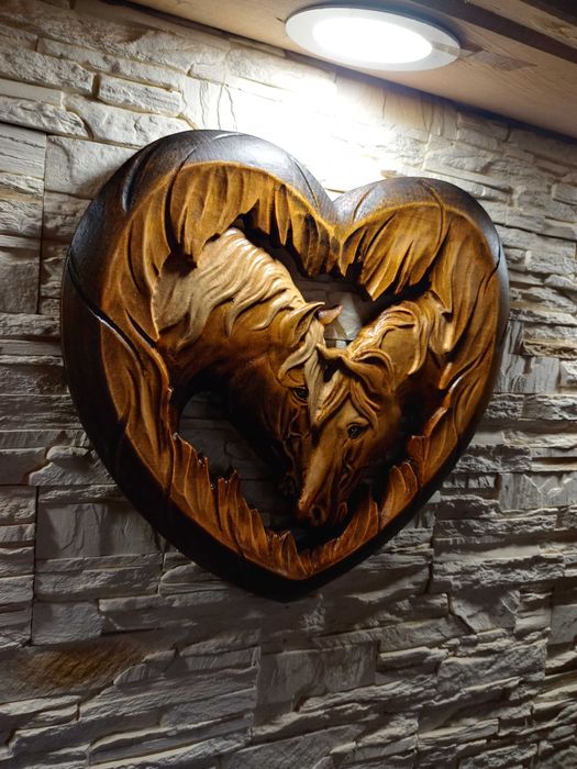 Plaskorzezba-Konie-Drewno-Serce