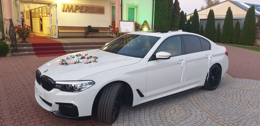 Samochód. Auto do ślubu BMW G30 M-performance. Limusine