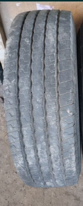 Продам вантажну резину.