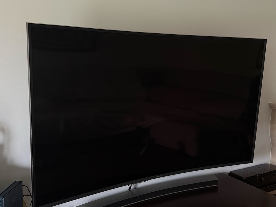 Samsung 65” Curva 4K UHD Smart TV (UE65JU7500T)
