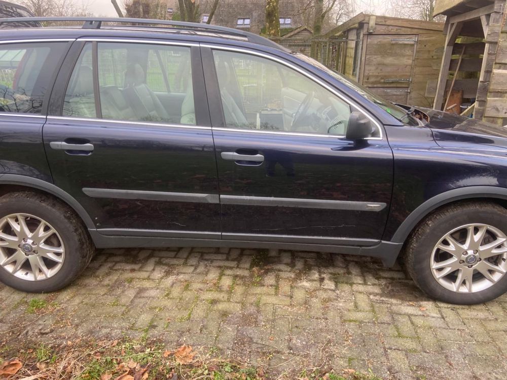 Автомобіль Volvo xc 90