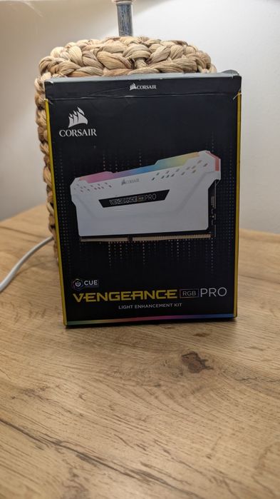 Corsair light enhancement kit DDR 4 białe.