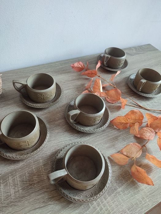 Filiżanki khaki z podstawką wzorzyste plastikowe jesienne zestaw 6