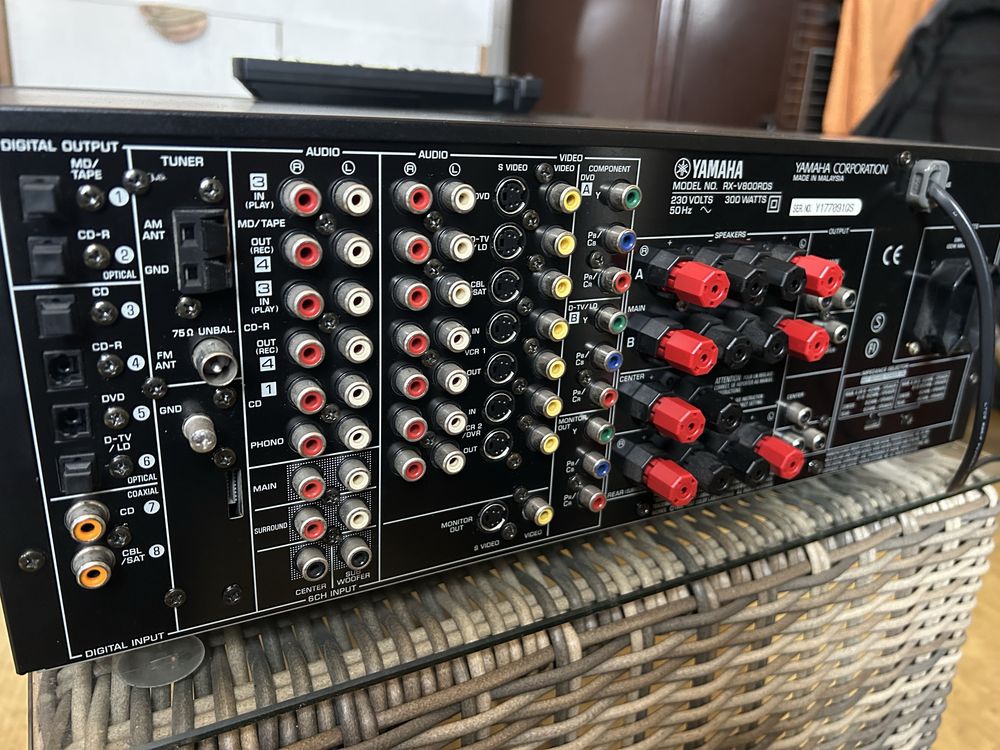 Amplituner YAMAHA RX-V 800 RDS
