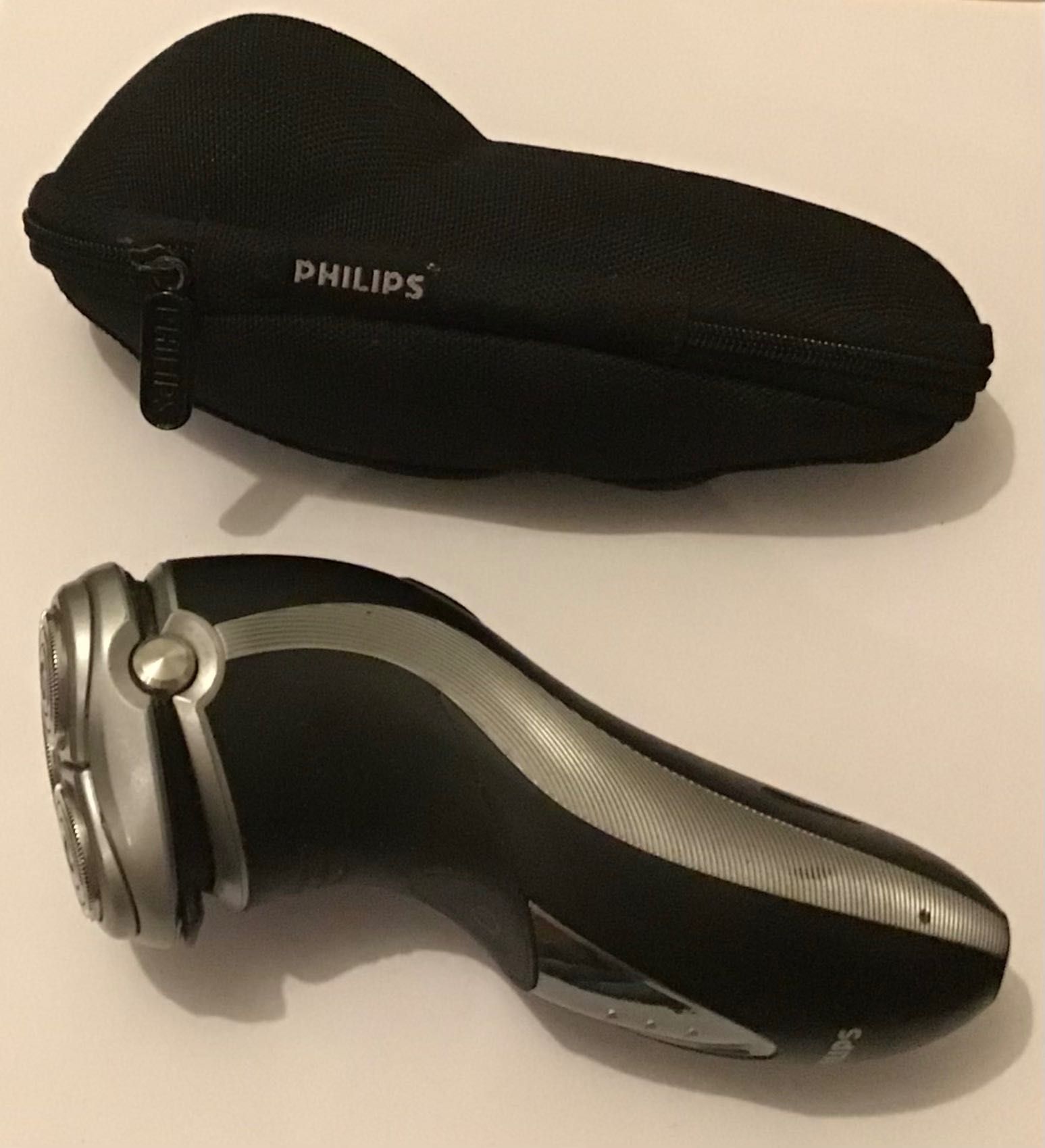 Máquina de barbear Philips 8200