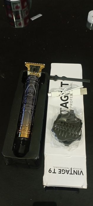 Buda máquina de cortar cabelo e barba