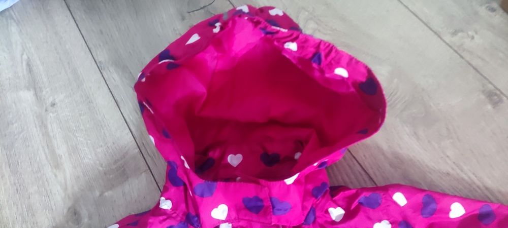 Kurtka dziewczęca 2-3 lata 86-104
Zamek i rzepy działają. Stan idealny