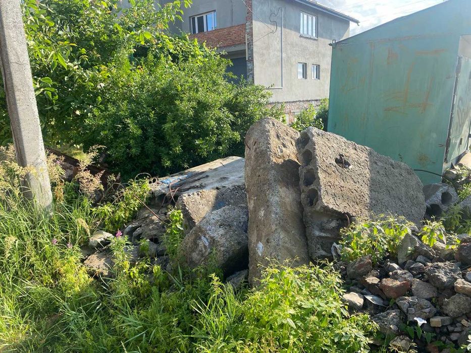 Армовані бетонні плити перекриття (уламки) ДОПЛАЧУ 1000 ГРН