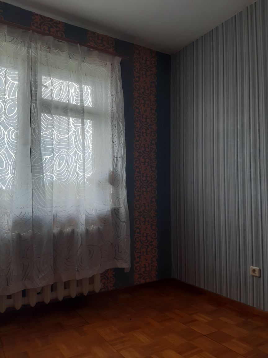 Продається 4-х кімнатна квартира, 5-ий поверх в Болгарському містечку