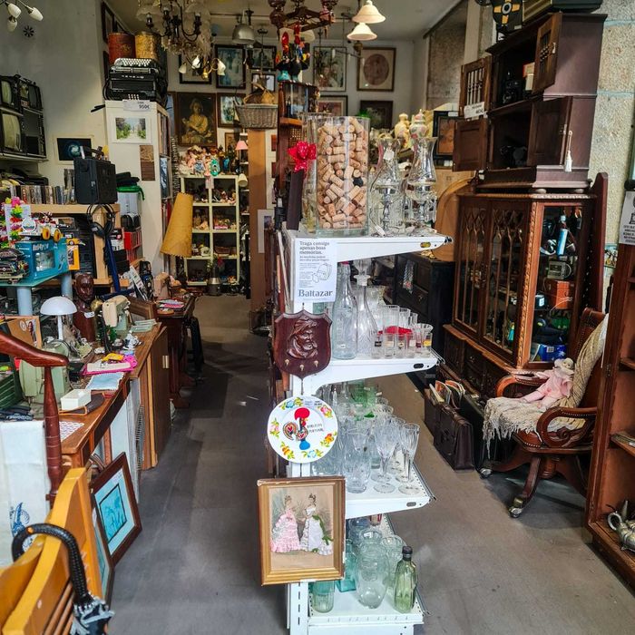 Quadro La Mode Illustrée – Paris, figuras em relevo com tecidos