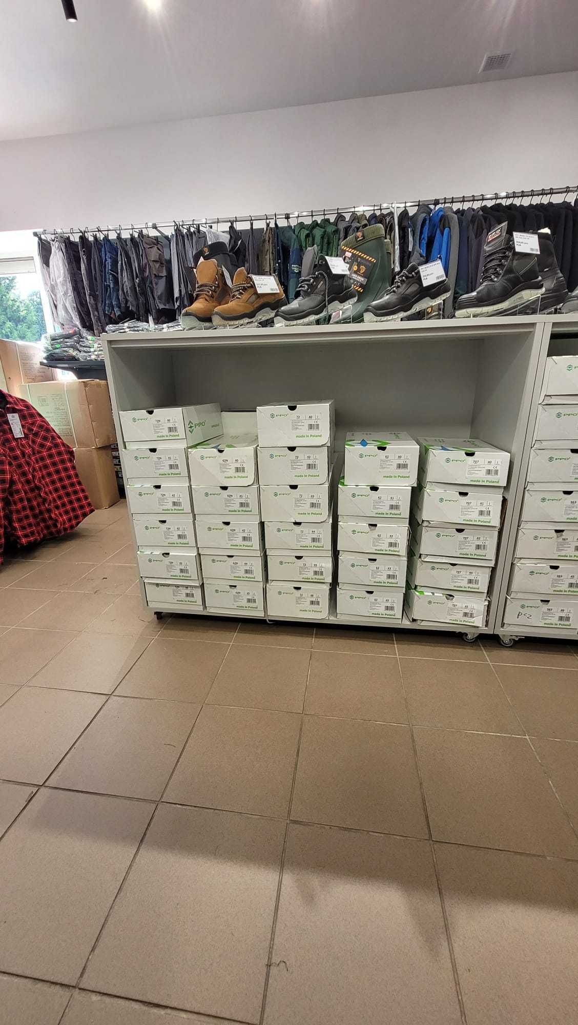 Regał skrzynia na kółkach wystawka ekspozycja produktów ekspozycyjna
