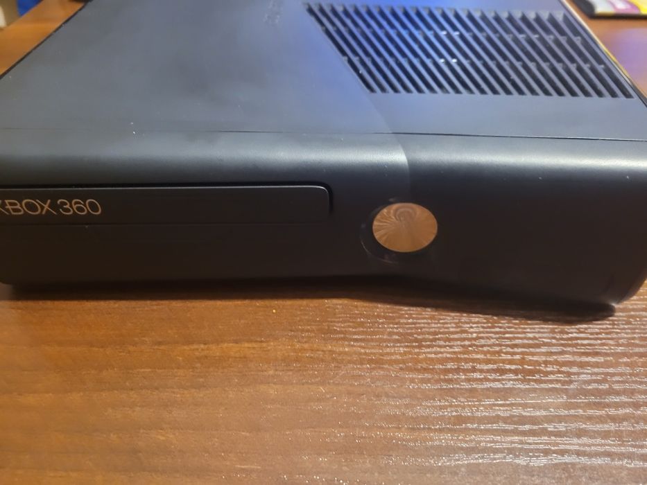 Xbox360 320gb model1439 stan bardzo dobry fajny zestaw box