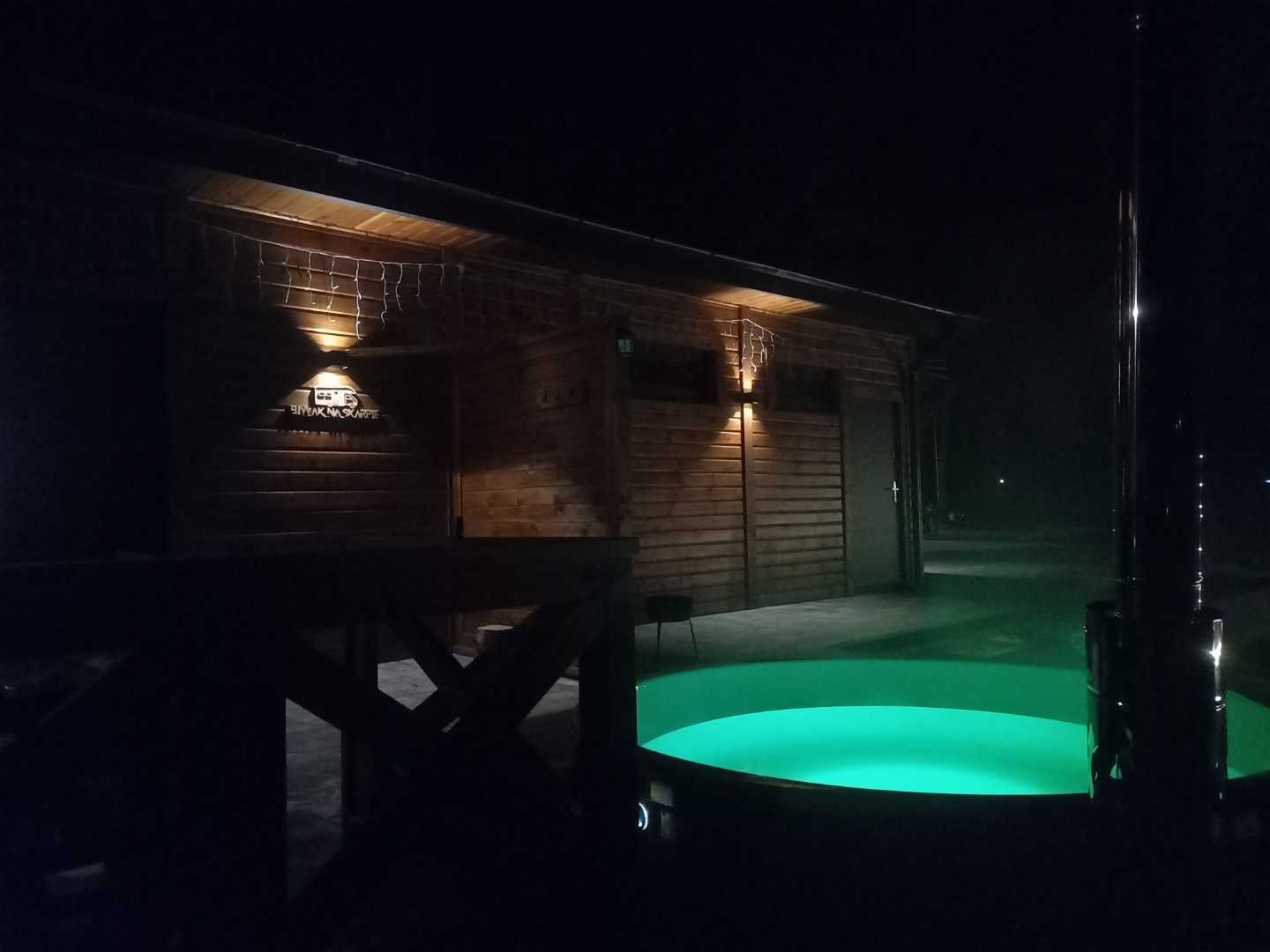 Apartament nad brzegiem jeziora, jacuzzi, sauna, pole biwakowe