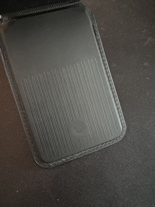 Carteira ESR Magsafe com Find My