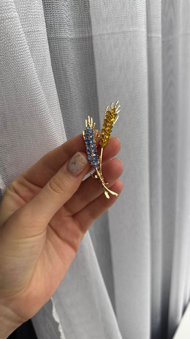 Брошка у вигляді колосків пшениці . Синьо-жовті