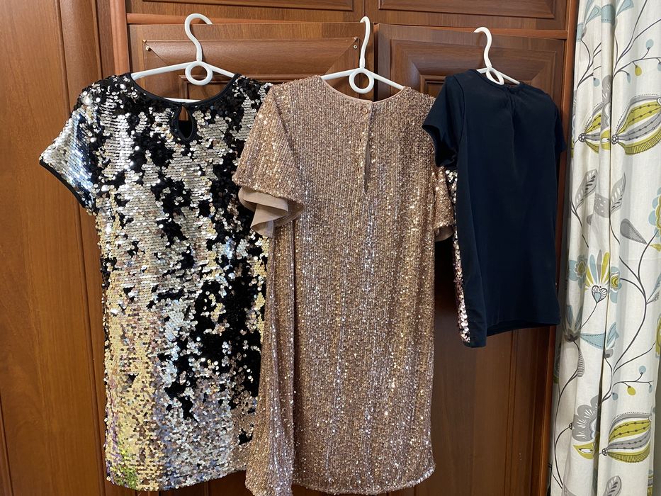 (134 , підійде також на 128) Плаття з паєтками та футболка з паєтками