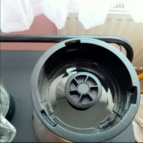 Blender  1500 W ogromna moc  srebrny ze sitkiem do soku