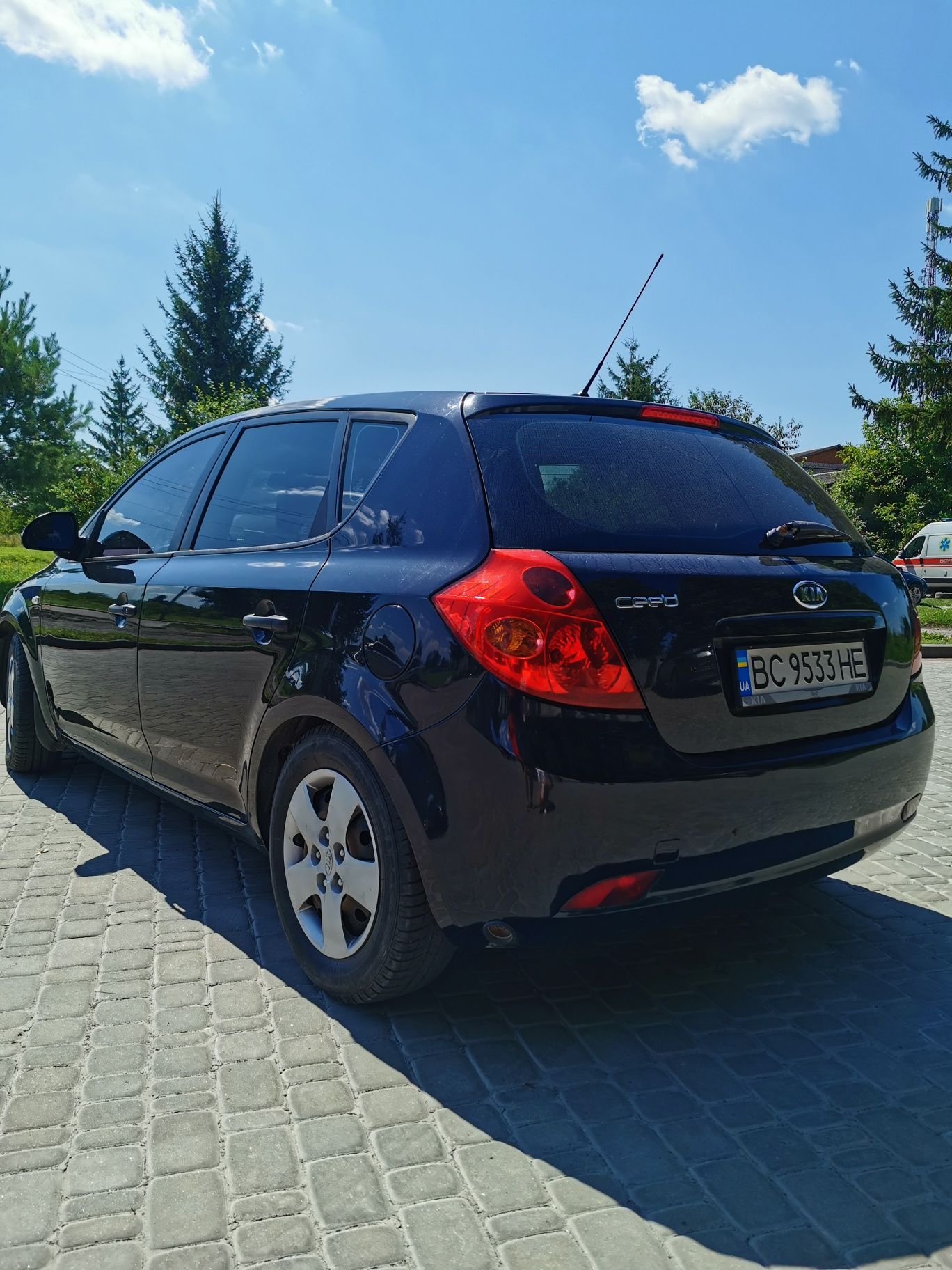 Автомобіль kia ceed