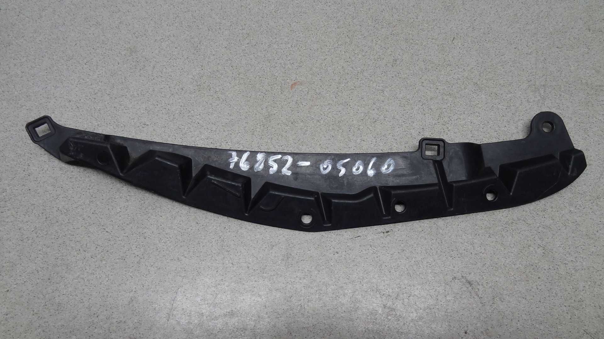 Toyota avensis T29 15-18 listwa osłona zderzaka lewa 76852_05060