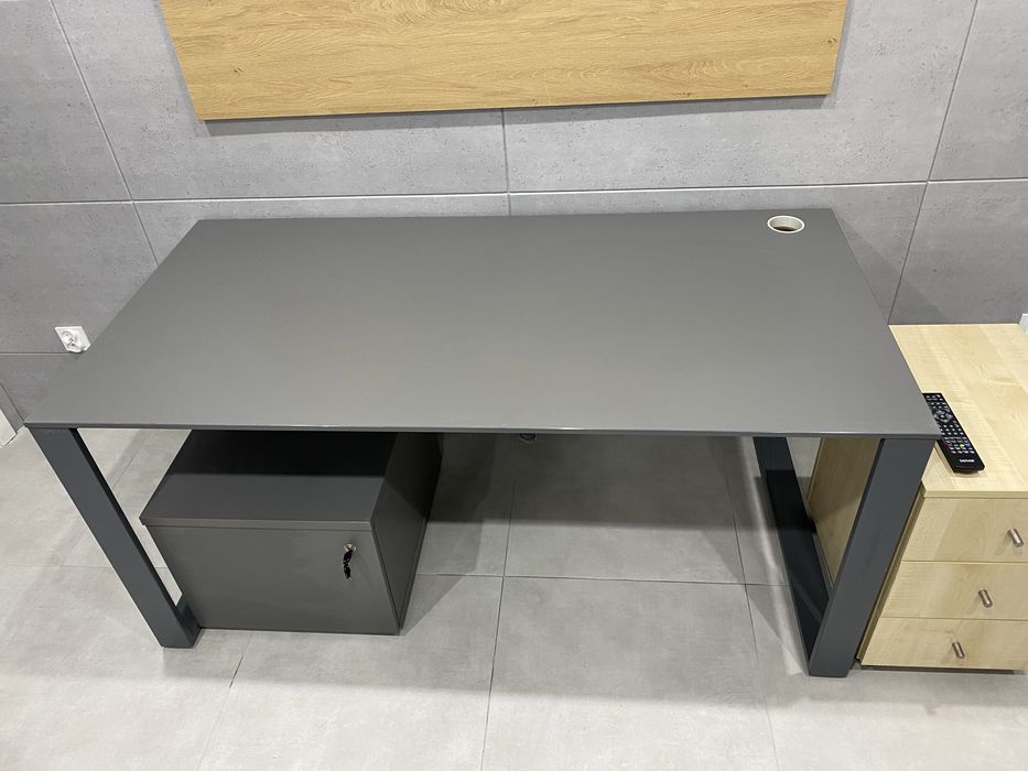 Biurko biurowe meble biurowe