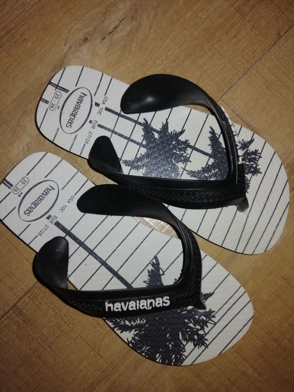 Japonki Havaianias Rozm. EUR 27-28 dl. 16 cm. Palmy. Czarno - białe.