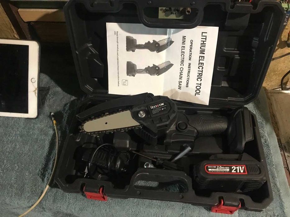 Акумуляторна міні-електрична пилка