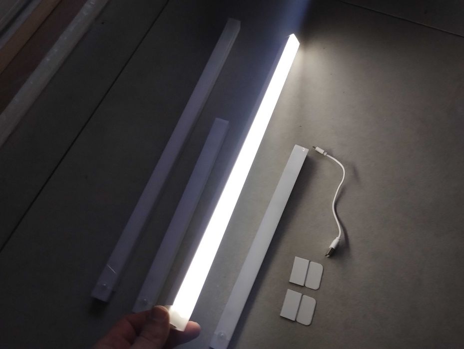 LED лампа (ТЕПЛА) з датчиком руху і акумулятором 21 діод / 30см