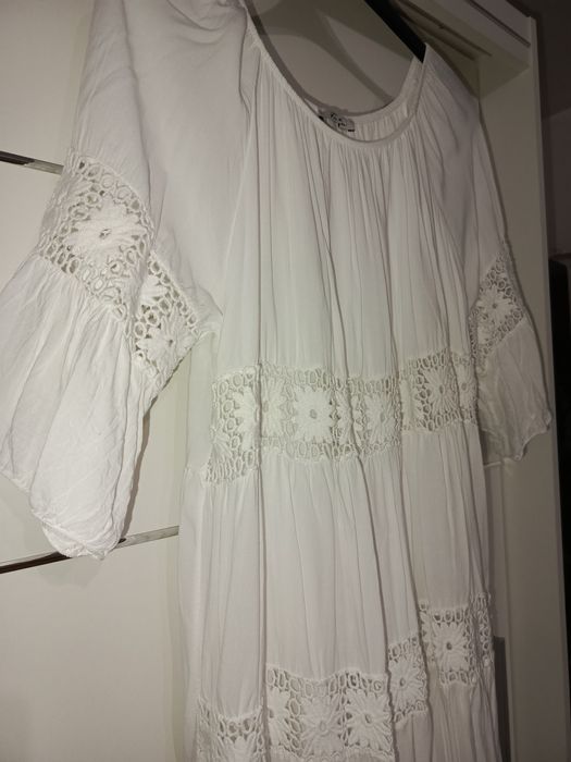 Biała hiszpanka z koronką