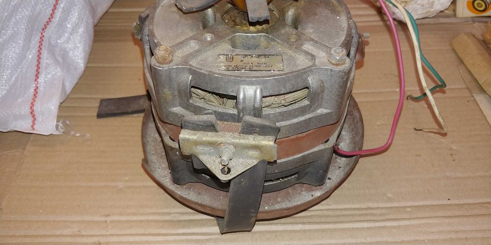 Продам электродвигатель от стиральной машины