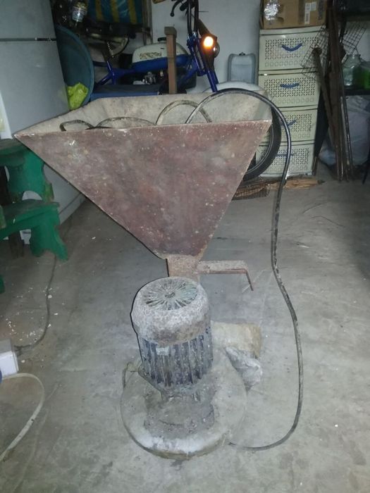 Продам крупорушку спмодельную