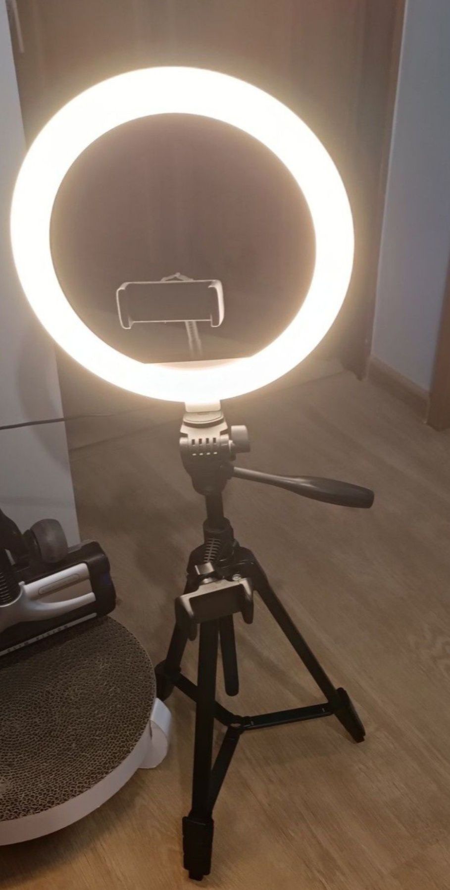 lampa pierścieniowa LED ze stojakiem i uchwytami doMakijażu transmisji
