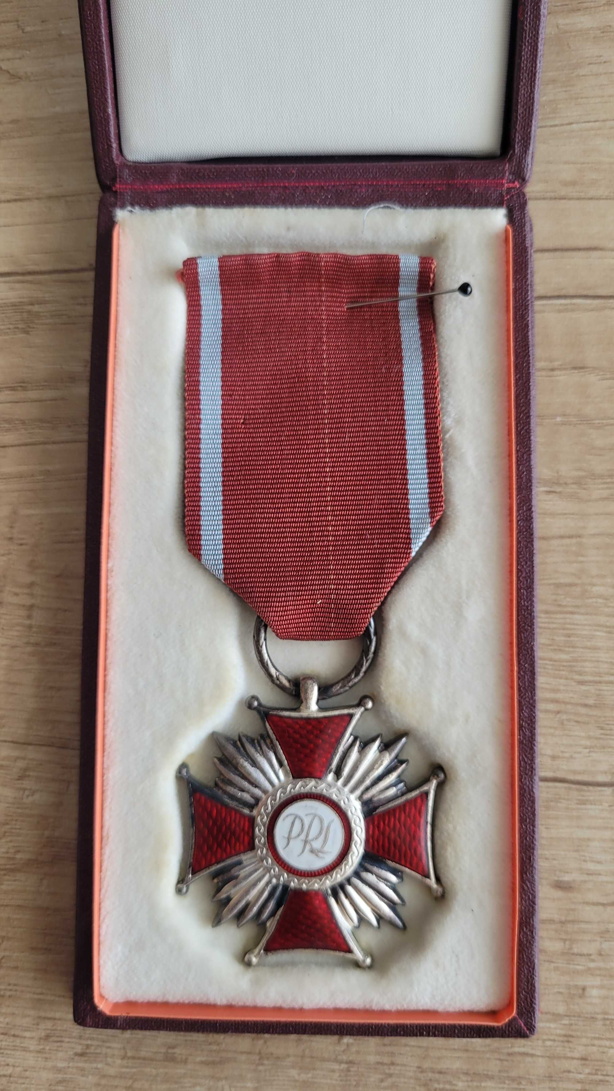 Medal Srebrny Krzyż Zasługi .