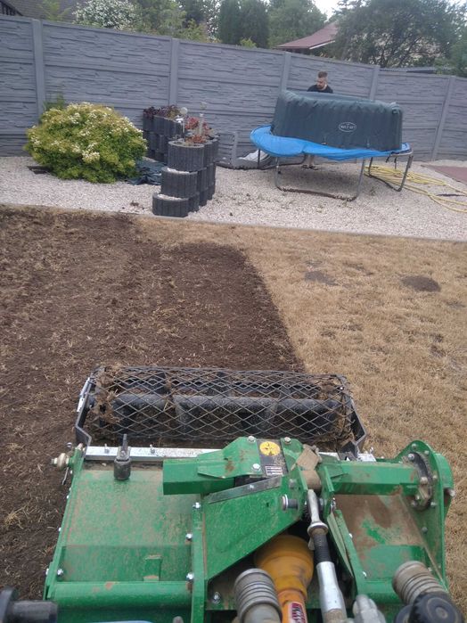 Zakładanie trawników, glebogryzarka separacyjna, walec, równiarka,