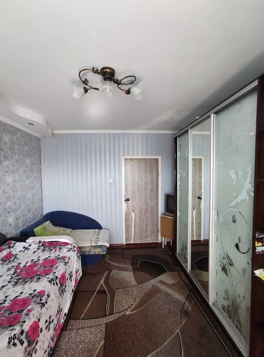 Продаж 3-кімнатної квартири в м. Обухів, центр (зупинка Школа)