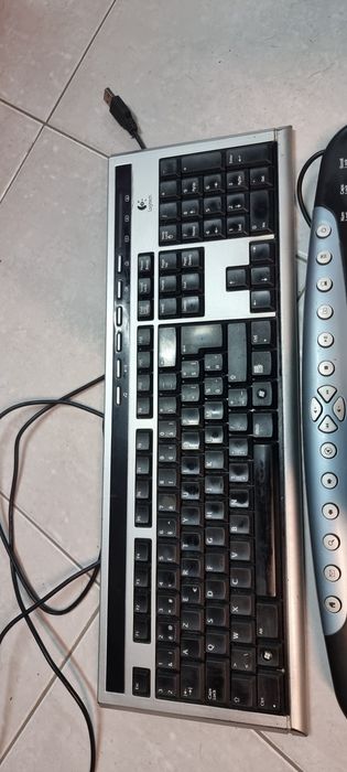Teclados com cabo USB