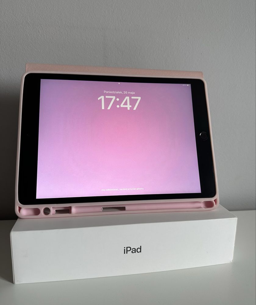 Apple iPad 7 generacji, 32 GB, Space Gray + etui