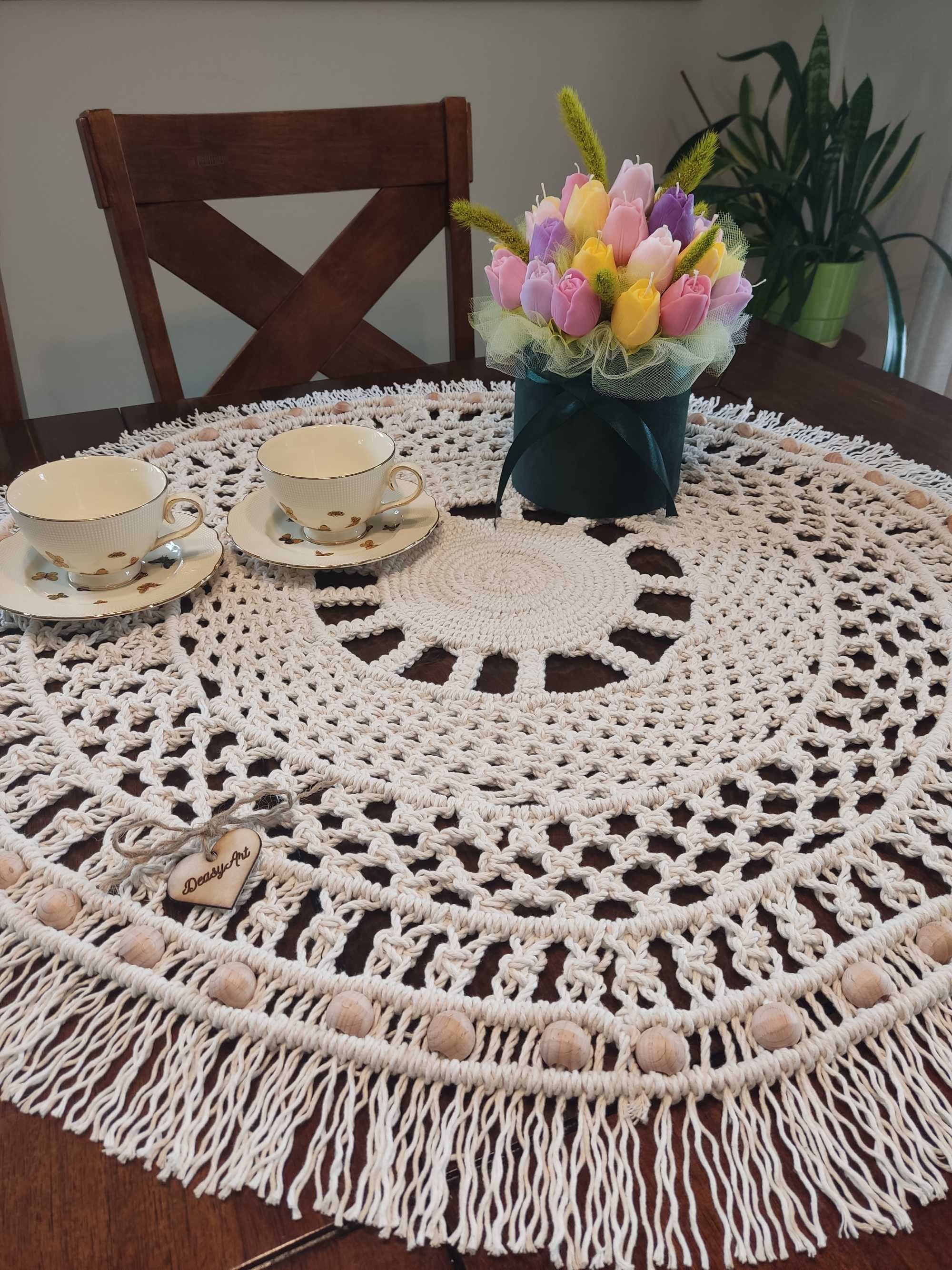 Duży okrągły makramowy bieżnik w stylu Boho