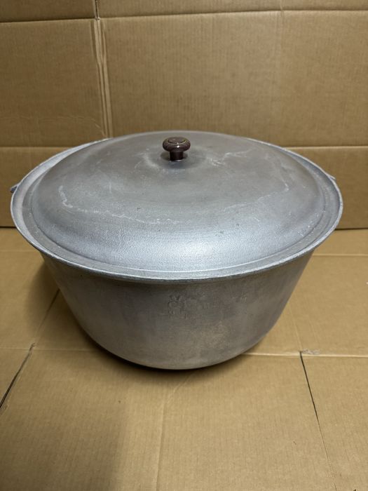 Продам казан каструля 25л ще колишній у хорошому стані.